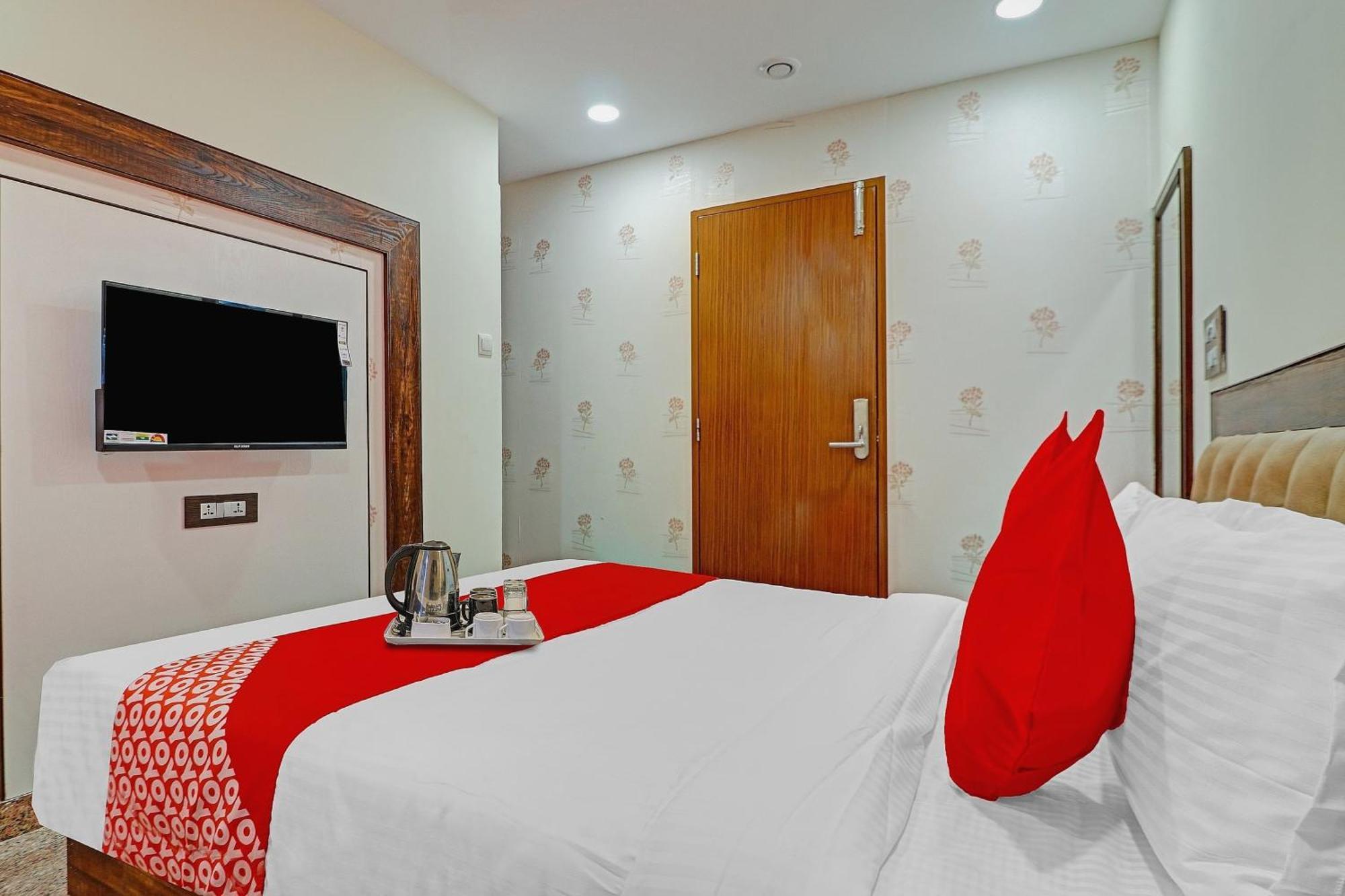 Heavens Inn Near Rasoolpura Metro Station 海得拉巴 外观 照片