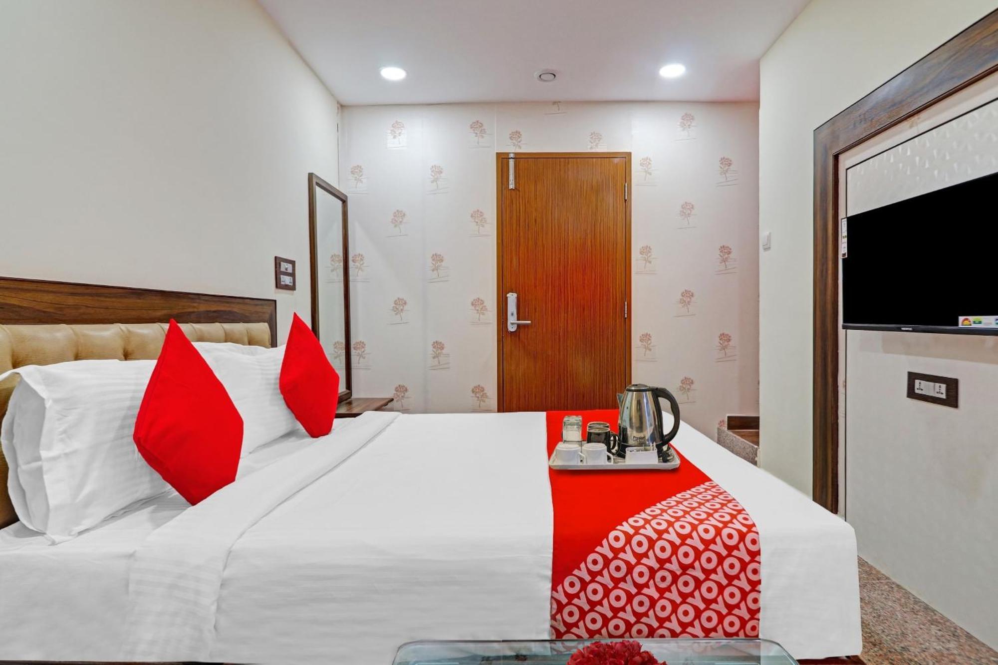 Heavens Inn Near Rasoolpura Metro Station 海得拉巴 外观 照片